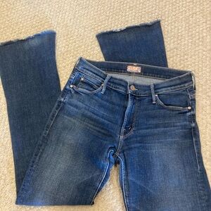 MOTHER jeans “The Runaway Fray” in Girl Crush wash. Size 28